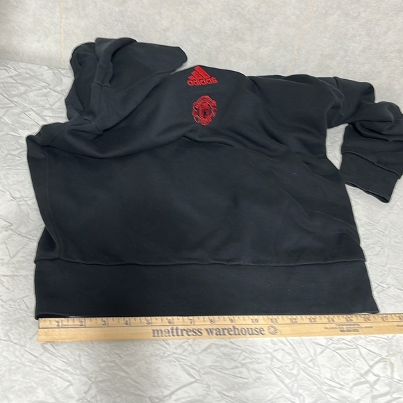 Adidas Manchester United sweatshirt with embroidered details size medium - Picture 15 of 15